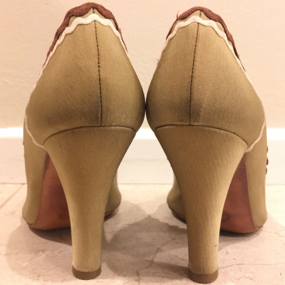 Moschino gingerbread cookie ric rac scalloped pump - Picture 3 of 9